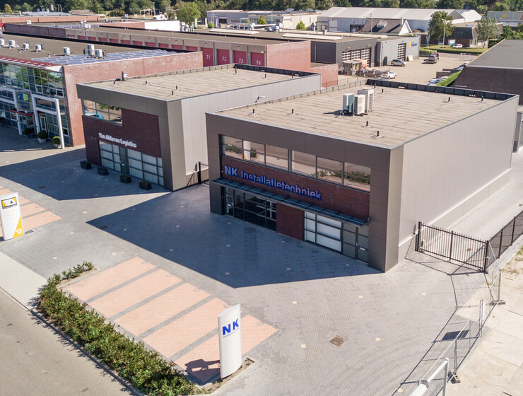 Twee moderne bedrijfspanden in Bergen op Zoom